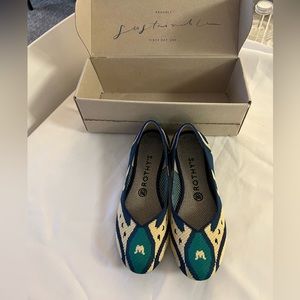 Rare Rothy’s Flats size 8